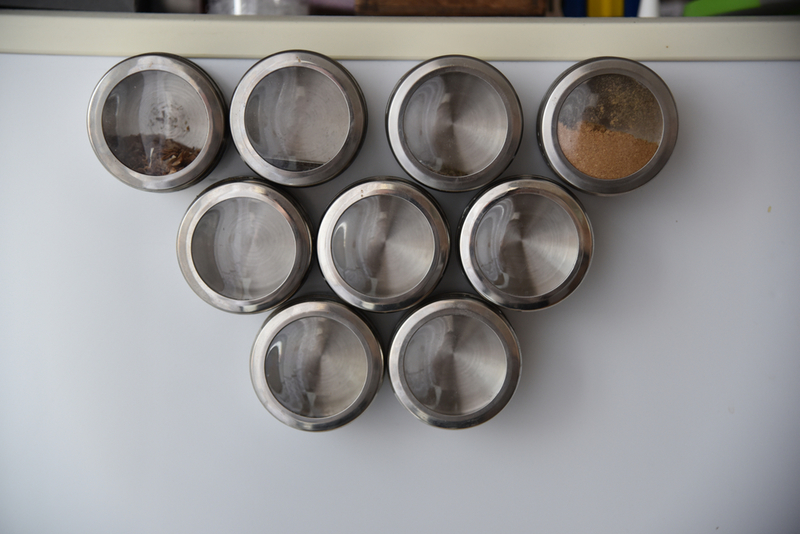 Potes magnéticos para sua geladeira | Shutterstock