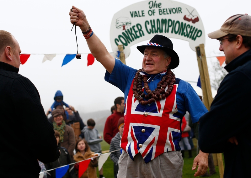 Conker Smashing in the UK | Alamy Stock Photo by REUTERS/Darren Staples