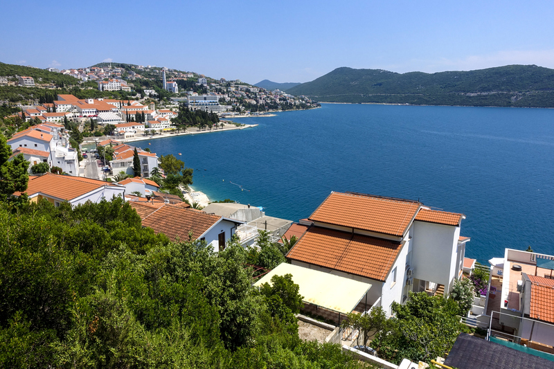 Bosnia Has One of the Shortest Beach in the World | Alamy Stock Photo by allOver images/allOver - Collection 006