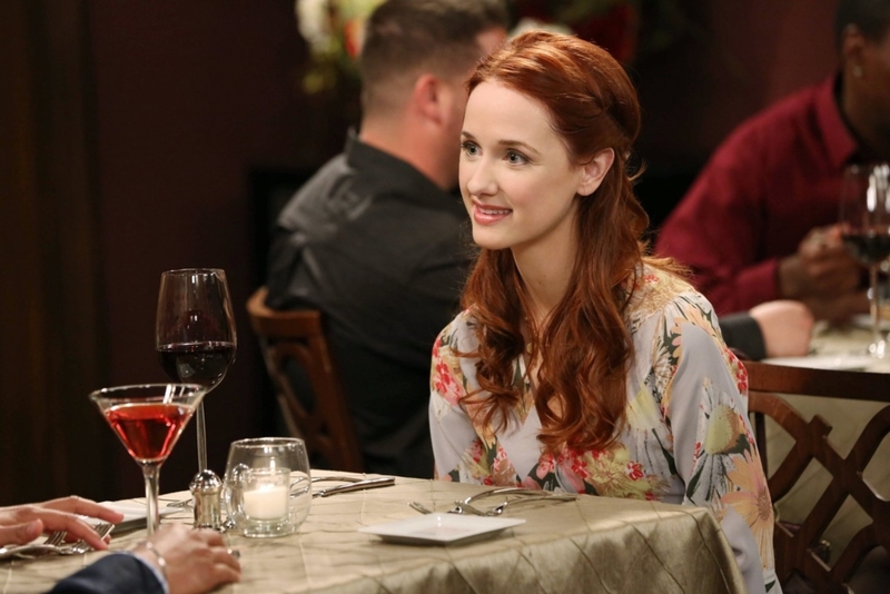 Laura Spencer como Emily Sweeney – Antes | MovieStillsDB Photo by Pepito38/Warner Bros.,CBS