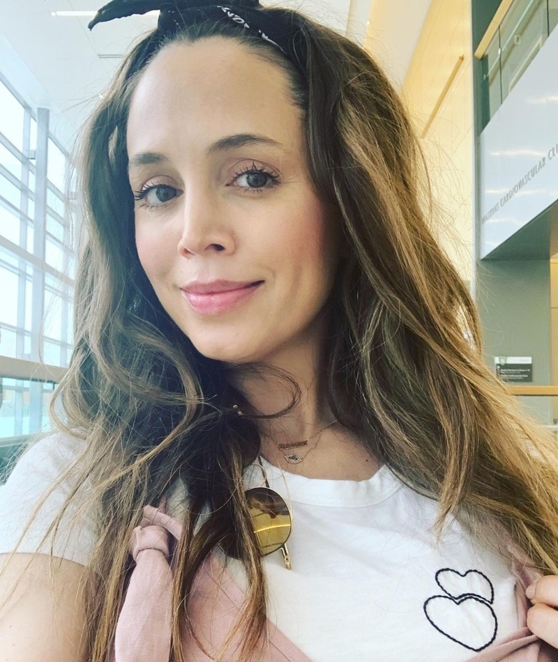 Eliza Dushku como Angela Page – Agora | Instagram/@elizadushku