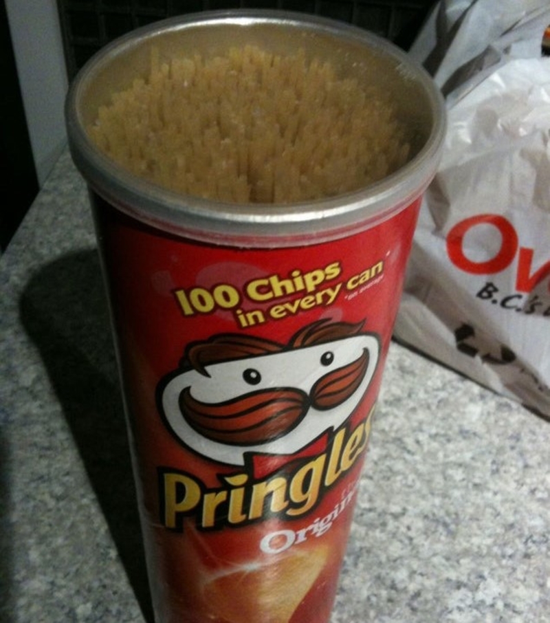 Use a Pringles Can to Store Spaghetti | Imgur.com/bNt9j