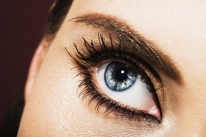 Mascara on Your Lower Lashes | Getty Images Photo by IngaIvanova