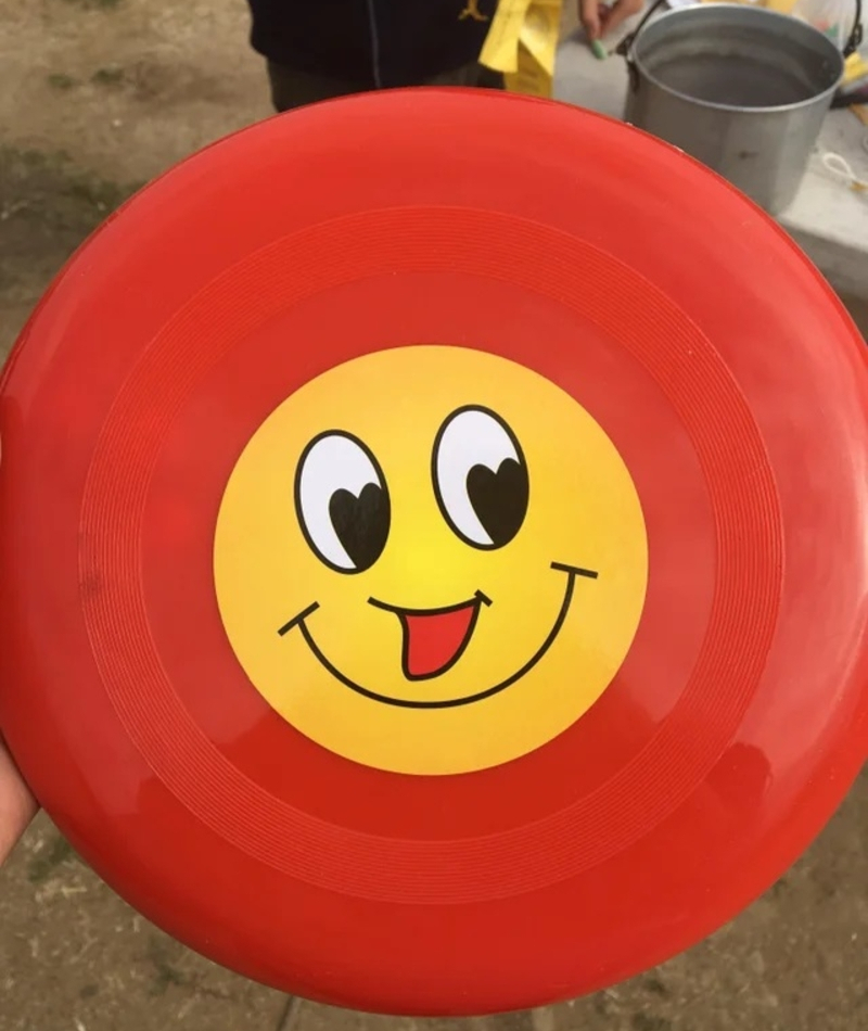 Die Frisbee mit zwei Mäulern | Imgur.com/lhvS3tu
