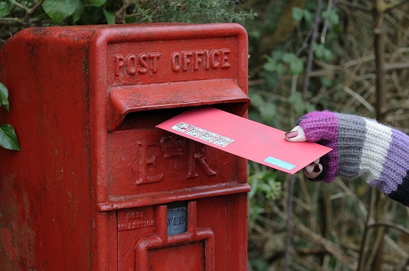 Christmas Card Connection | Getty Images Photo by My Loupe/Universal Images Group