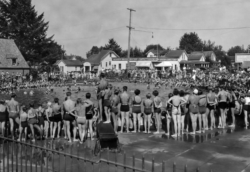 Time for a Dip | Getty Images Photo by Universal History Archive/Universal Images Group