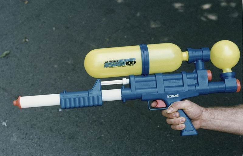 Pistola Vintage Super Soaker | Getty Images Photo by Fabian Posselt