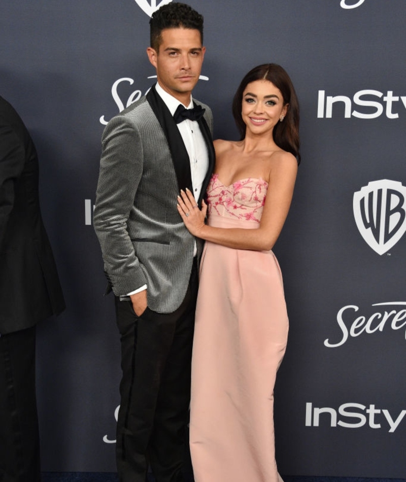 Sarah Hyland y Wells Adams (saliendo) | Getty Images Photo by Gregg DeGuire/WireImage