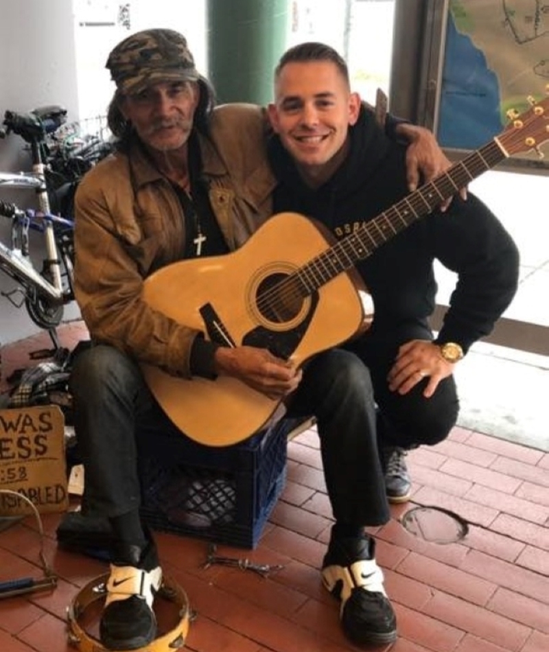 A Man and His Guitar | Facebook/@ACSOSheriffs