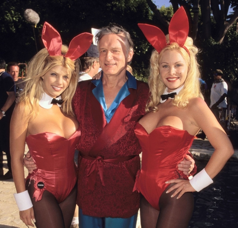 Hugh Hefner Com As 'Coelhinhas