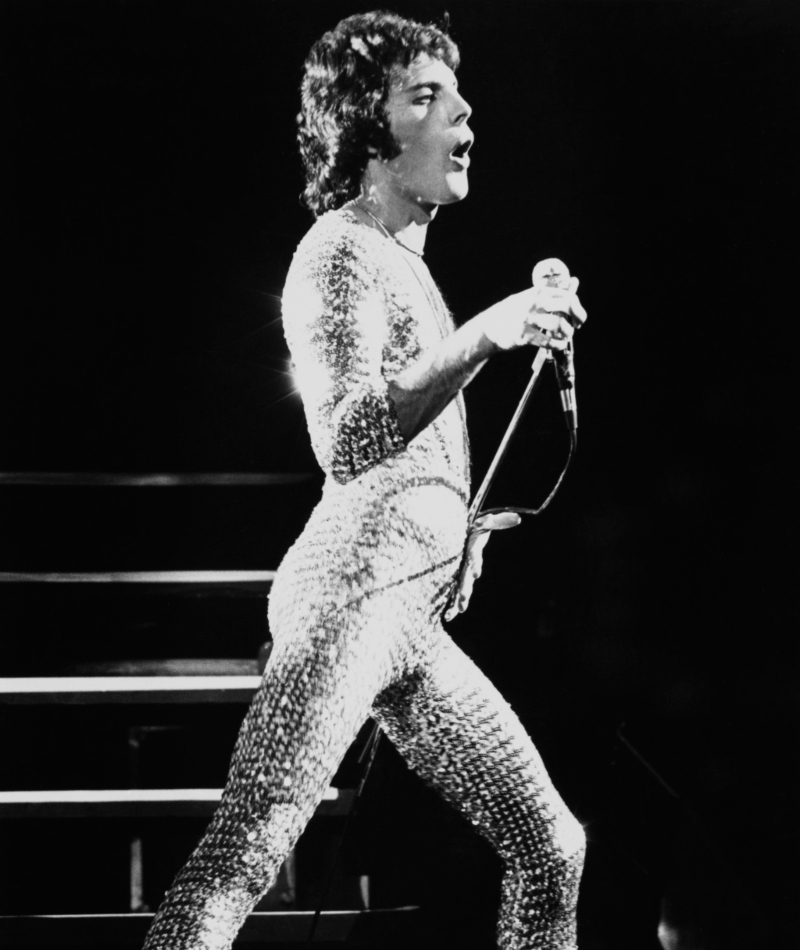 Freddie Mercury Usando Um Macacão | Getty Images Photo by Gus Stewart/Redferns