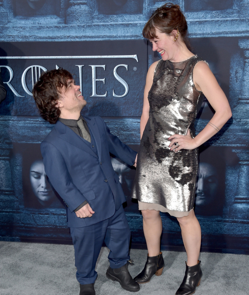 Peter Dinklage e Erica Schmidt | Getty Images Photo by Alberto E. Rodriguez