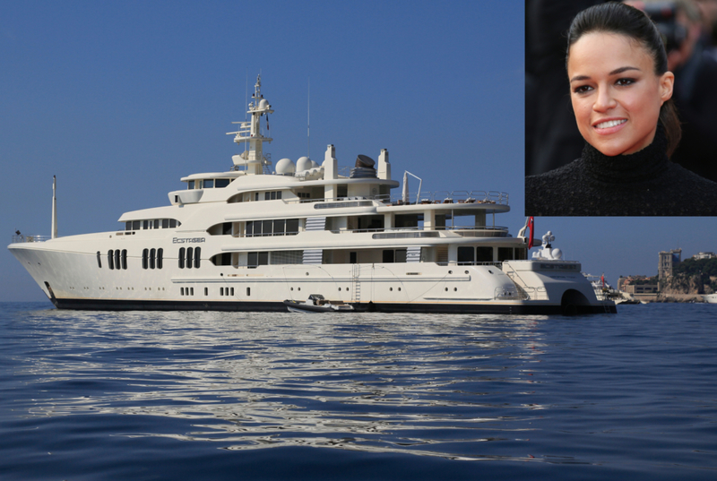 Michelle Rodriguez no va rápida y furiosa a bordo del Ecstasea | Alamy Stock Photo by TheYachtPhoto/imageBROKER.com GmbH & Co. KG & Shutterstock 