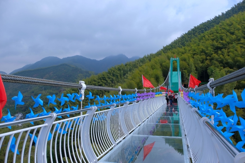 Glas-Hängebrücke, China | Alamy Stock Photo by CK KOH