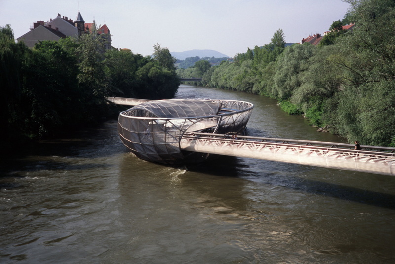 Die Murinsel-Brücke in Österreich | Alamy Stock Photo by Dubravko Grakalic 