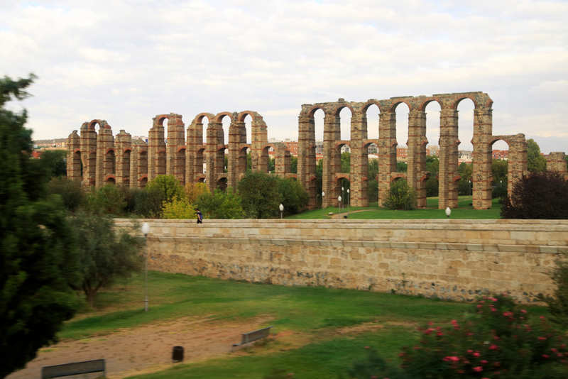 Der Acueducto de los Milagros in Spanien | Alamy Stock Photo by geogphotos