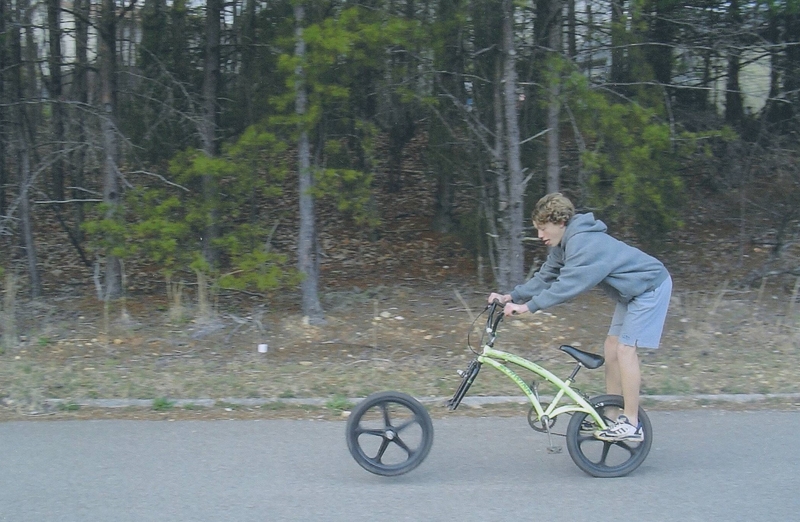 Aus einem Fahrrad, das ein Einrad verwandelt wurde | Imgur.com/Lr87RZ9