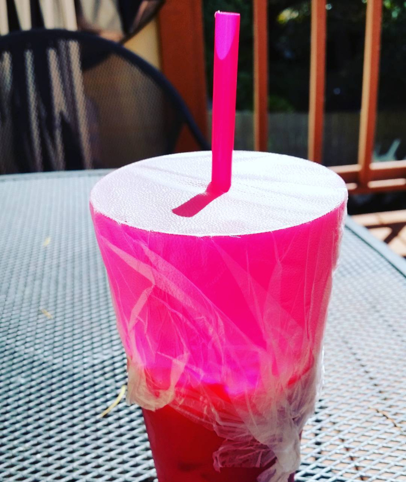 Crea tu propio vaso portátil con celofán | Instagram/@saywest
