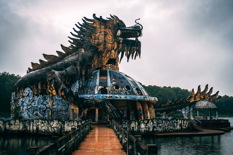 El parque de atracciones acuático abandonado de Vietnam | Alamy Stock Photo by ronny bolliger 