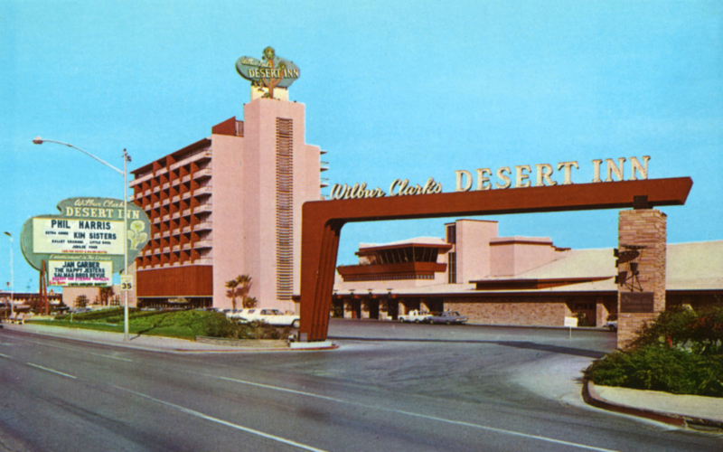 Wilbur Clark’s Desert Inn | Alamy Stock Photo by Curt Teich Postcard Archives/Heritage Image Partnership Ltd