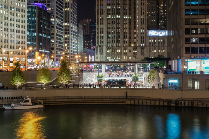 The Magnificent Mile – Chicago, Illinois | Alamy Stock Photo by Marek Lipka-Kadaj