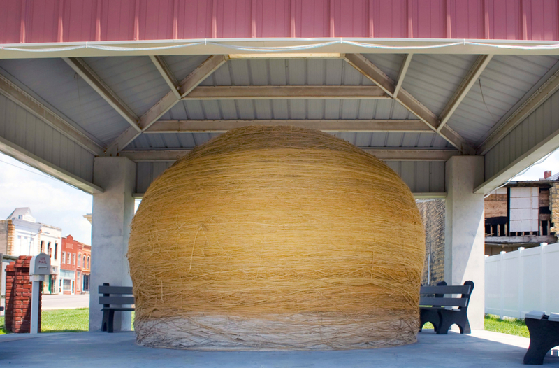 The Biggest Ball of Twine – Kansas | Alamy Stock Photo by Franck Fotos 