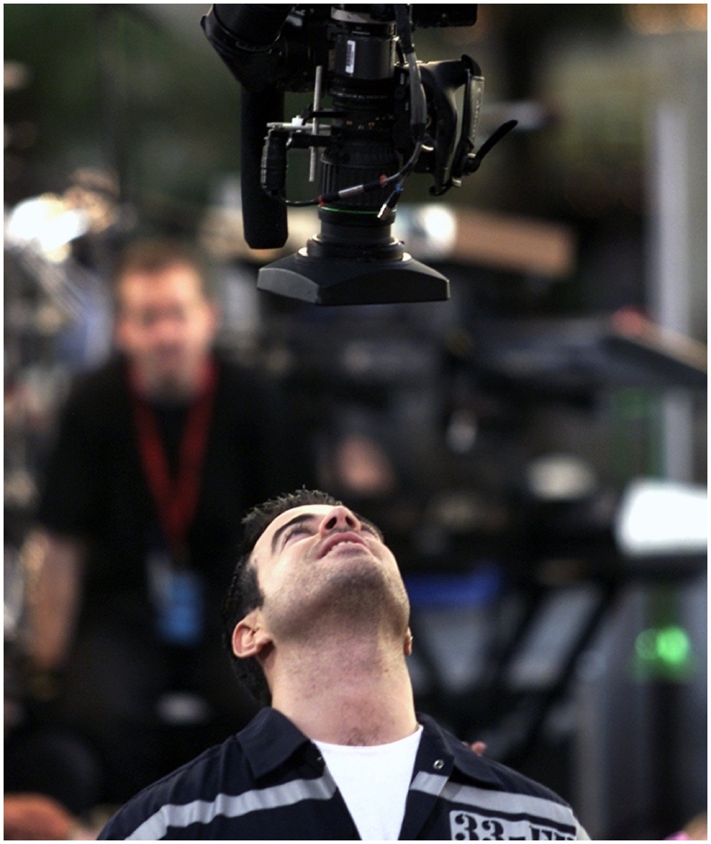 Carson Daly Is in Awe of the Camera – 2000 | Getty Images Photo by Ethan Miller