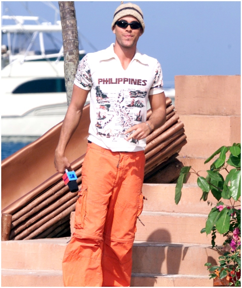 Enrique Iglesias Looking Way Too Orange – 2000 | Getty Images Photo by Frank Micelotta