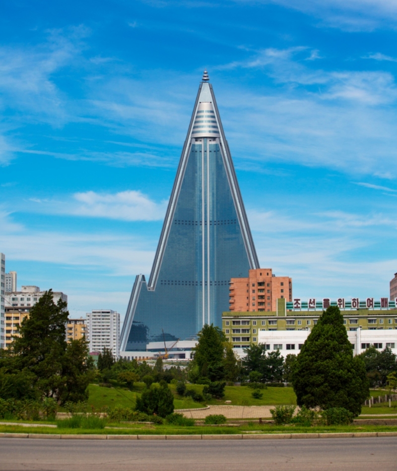 Ryugyong Hotel – Pjöngjang, Nordkorea | Alamy Stock Photo by ERIC LAFFORGUE