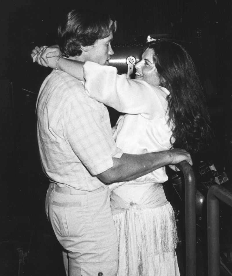 Arnold Schwarzenegger y Maria Shriver en una fiesta posterior a un concierto de Barry Manilow | Getty Images Photo by Ron Galella Collection