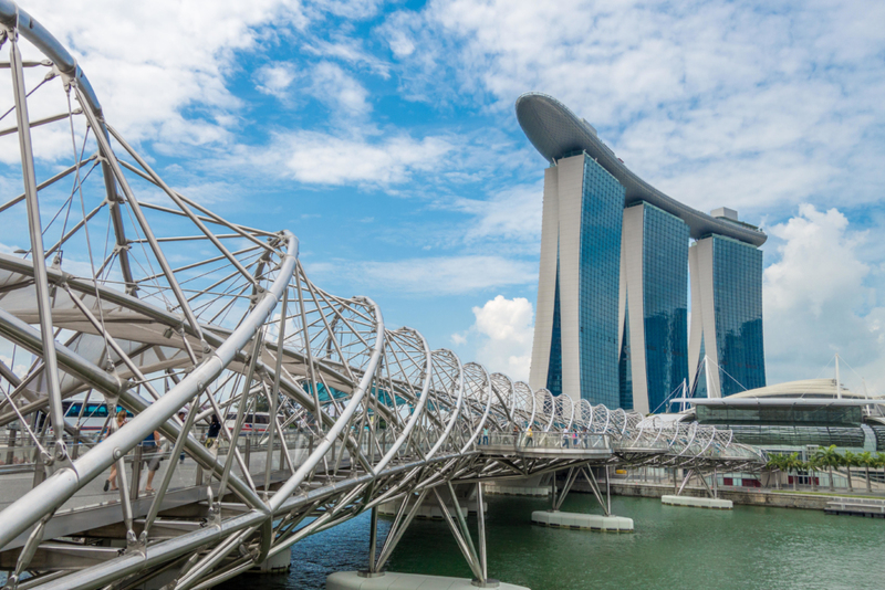 Helix Bridge, Cingapura | Alamy Stock Photo by Marc Bruxelle