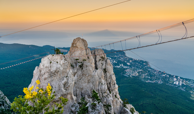 Ai Petri Bridge, Ucrânia | Alamy Stock Photo by Leonid Andronov 