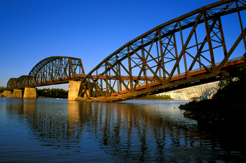 Lakina River Bridge, EUA | Alamy Stock Photo by Ron Niebrugge