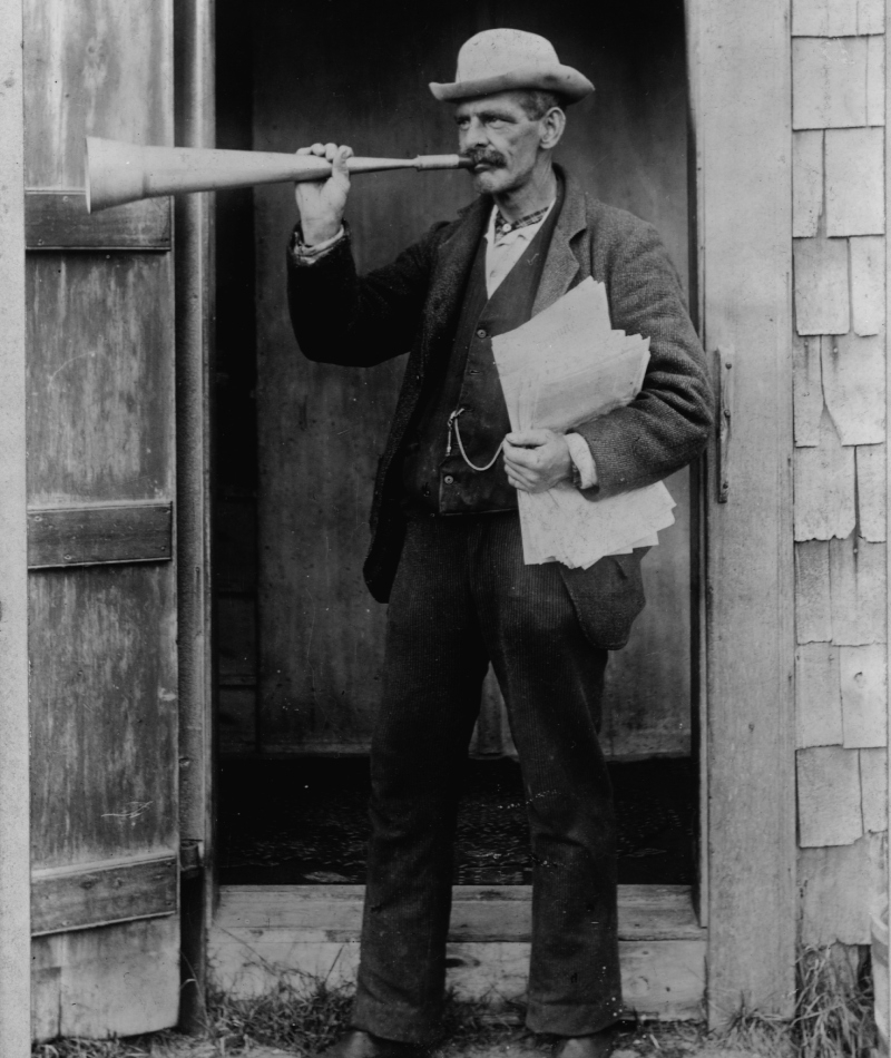 Town Crier | Getty Images Photo by Library of Congress/Corbis/VCG