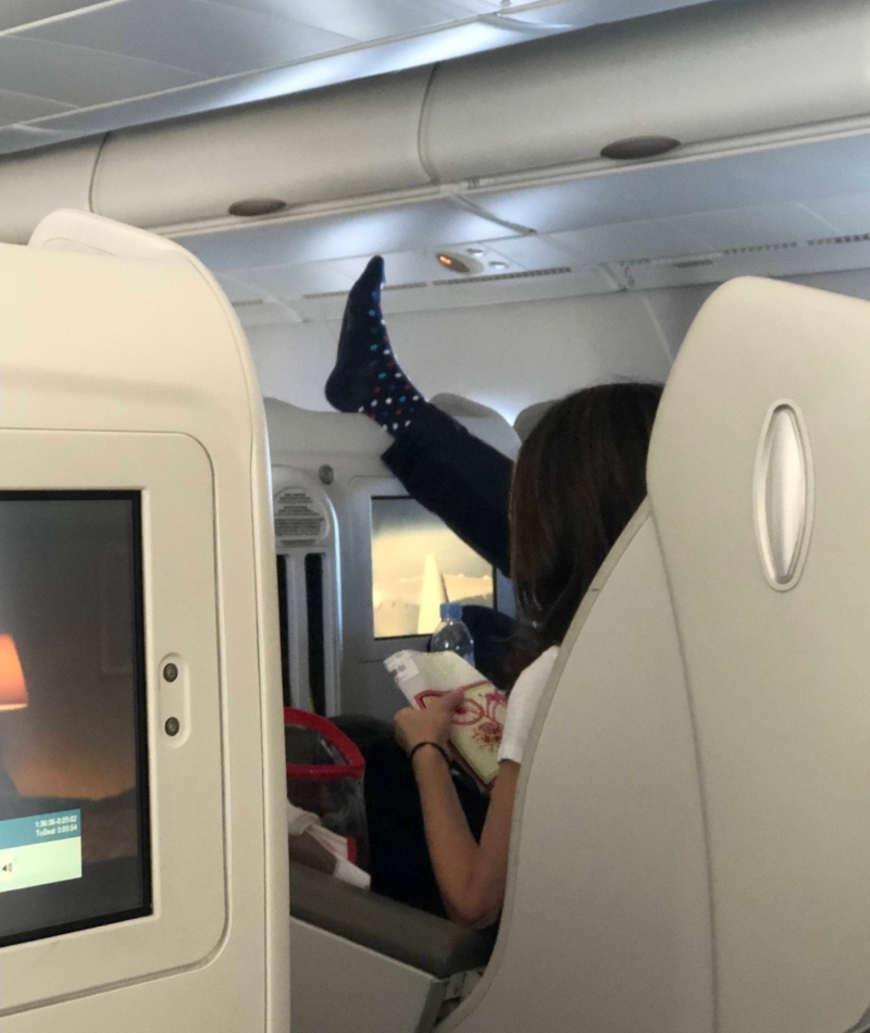 Airplane Yoga - The Most Incredible Photos Taken In Planes: Part 2