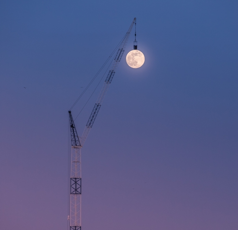 La luna colgando | Shutterstock