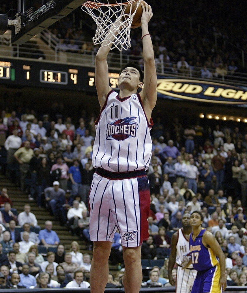 ¡El gran Yao Ming! | Getty Images Photo by Brian Bahr