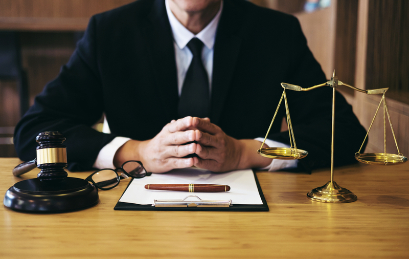 Buscando consejo legal | Freedomz/Shutterstock