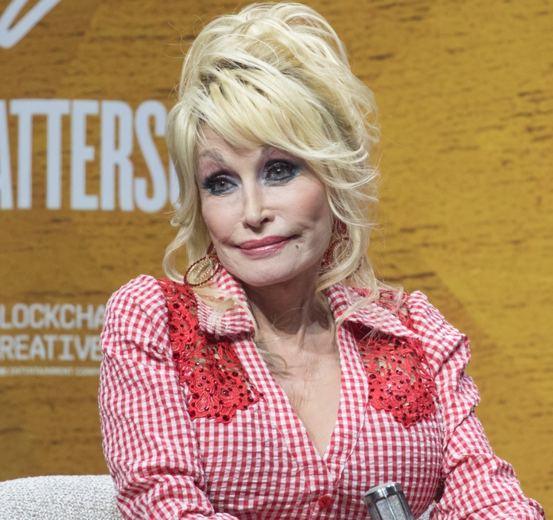 A Maquiagem De Dolly Parton Às Vezes Pode Ser Extravagante | Getty Images Photo by Rick Kern/FilmMagic