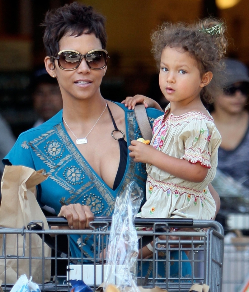 Halle Berry und Nahla Aubry | Alamy Stock Photo