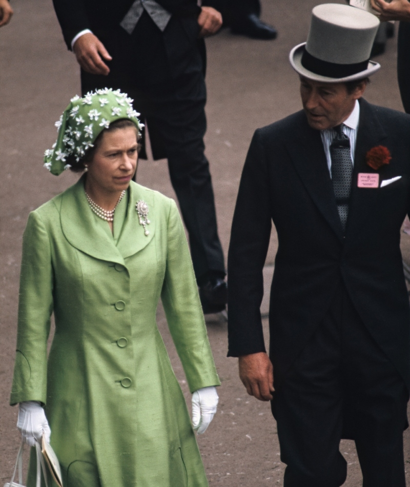 The Queen in Green | Getty Images Photo by John Scott/Princess Diana Museum