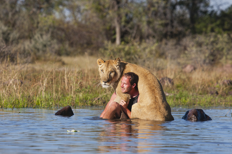 Cuddling Up | Getty Images Photo by Jami Tarris