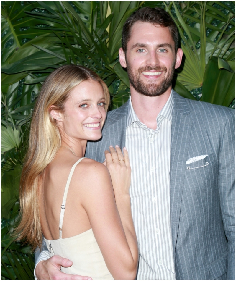Kate Bock y Kevin Love | Getty Images Photo by Leon Bennett