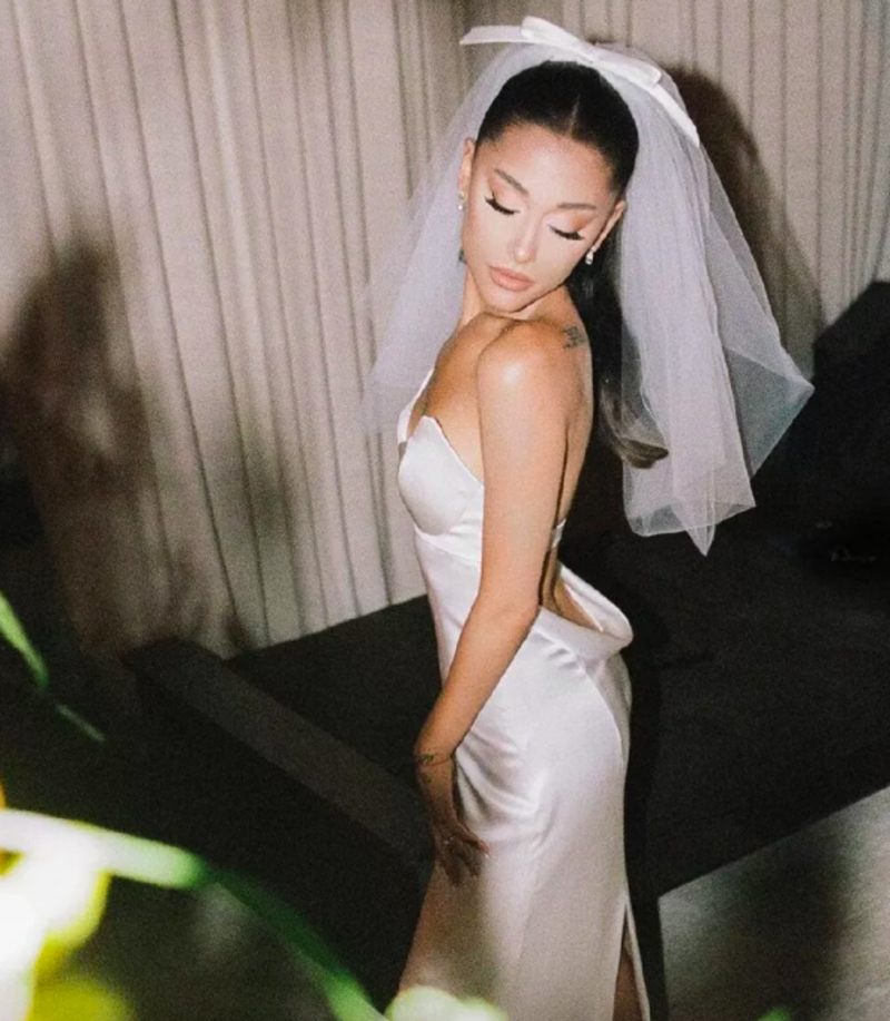 Ariana Grande | Instagram/@verawanggang