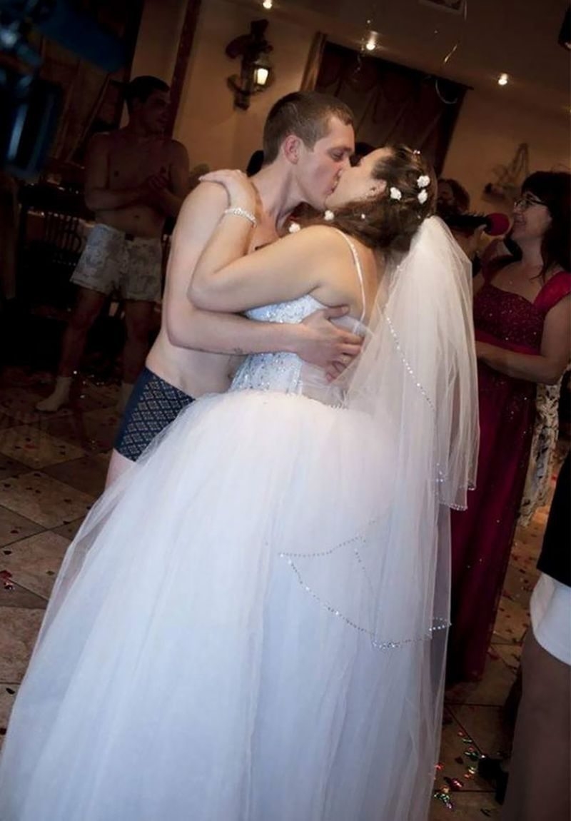 Трешовое свадебное платье